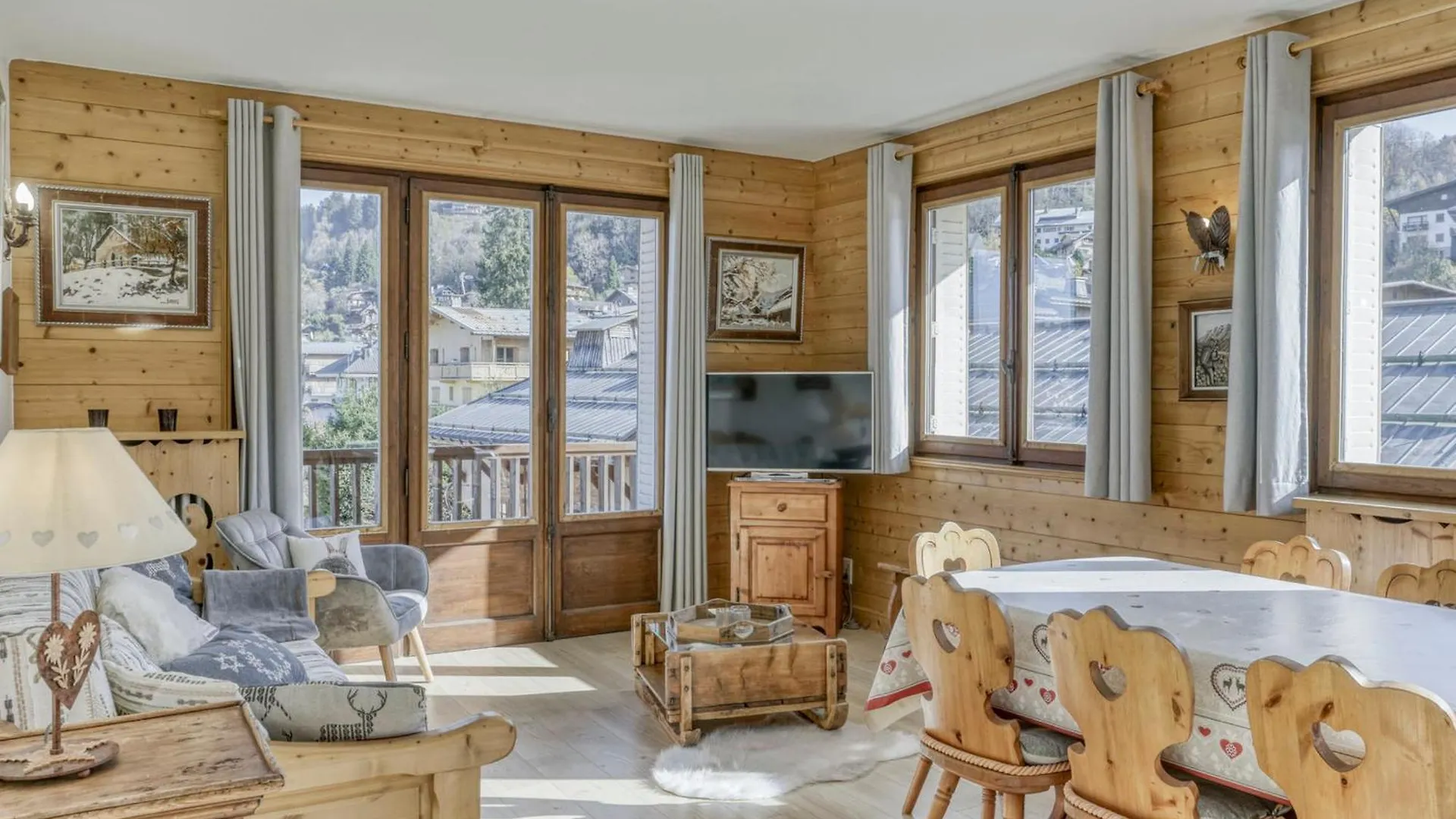 Appartement 2 Chambres Confortable, Balcon, Ascenseur, En Plein Centre De Megeve, Animaux Admis - Fr-1-453-107 contacts
